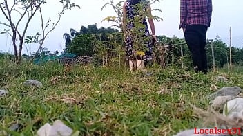 Desi aunty enjoys outdoor sex in Bengali video